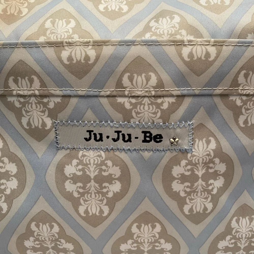 NWOT, Ju-Ju-Be HoboBe Bag in beautiful damask pattern!
